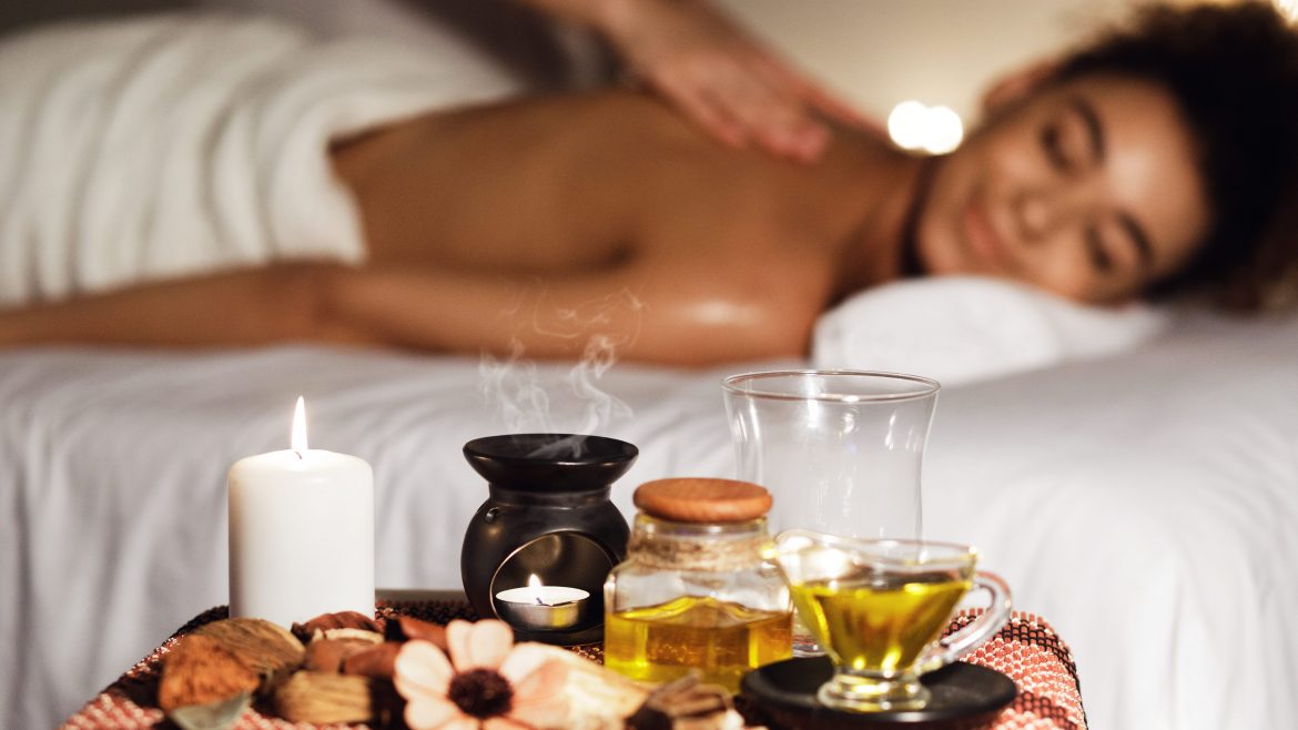 Aromatherapy Massage: A Quick Guide (PART 1) | Pranarom Canada Blog